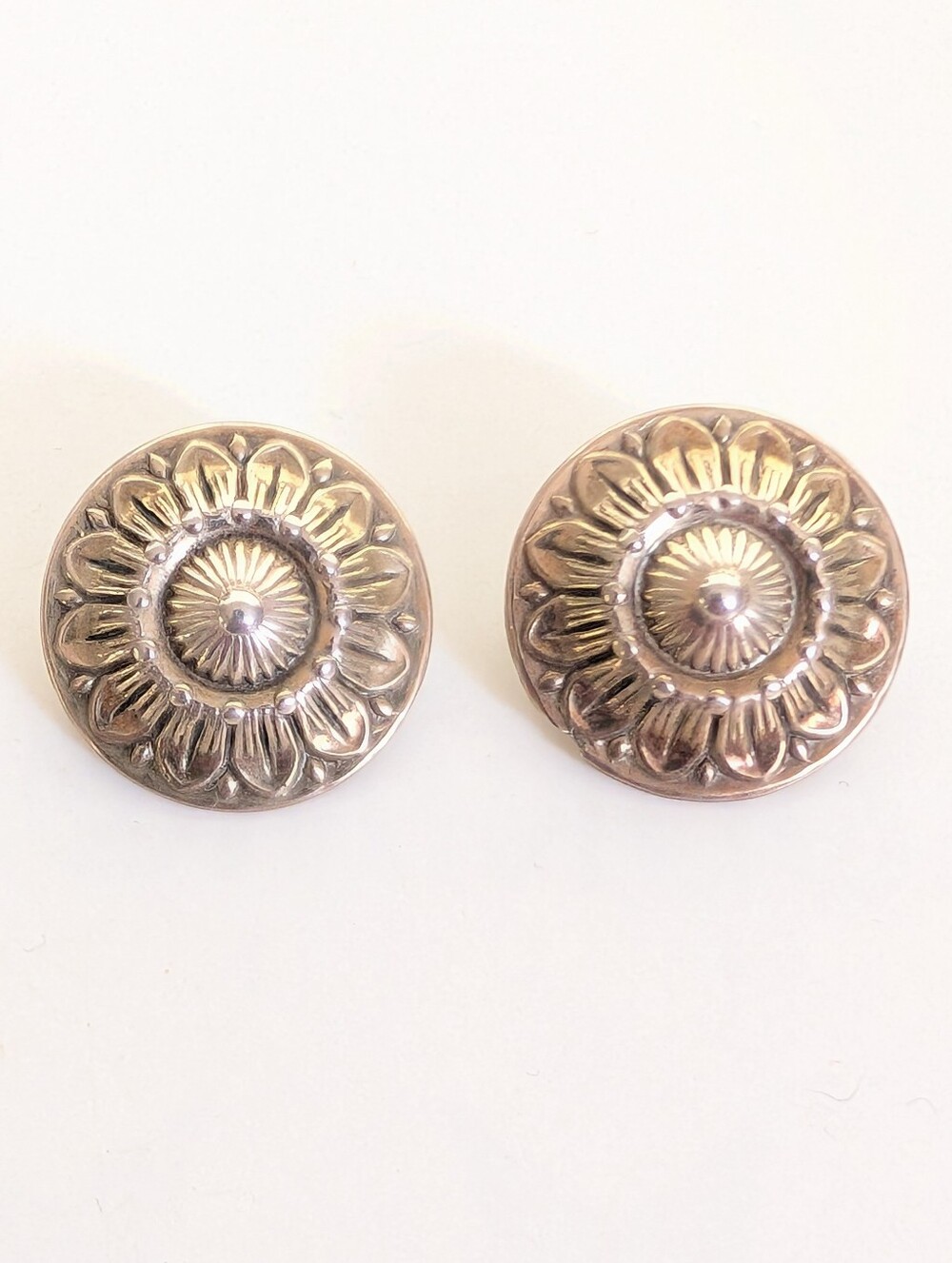 Vintage Silver Tone Southwestern Western Daisy Floral Summer Boho Post Earrings